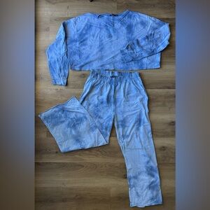 CLEARANCE 
Nasty Gal Women’s 2 Piece Blue Tie-Dye Lounge Set